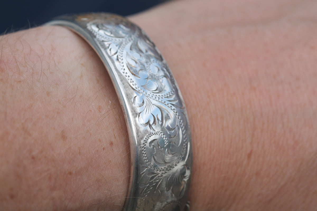 Vintage Sterling Silver Engraved Hinged Bangle | 1986 — view 7