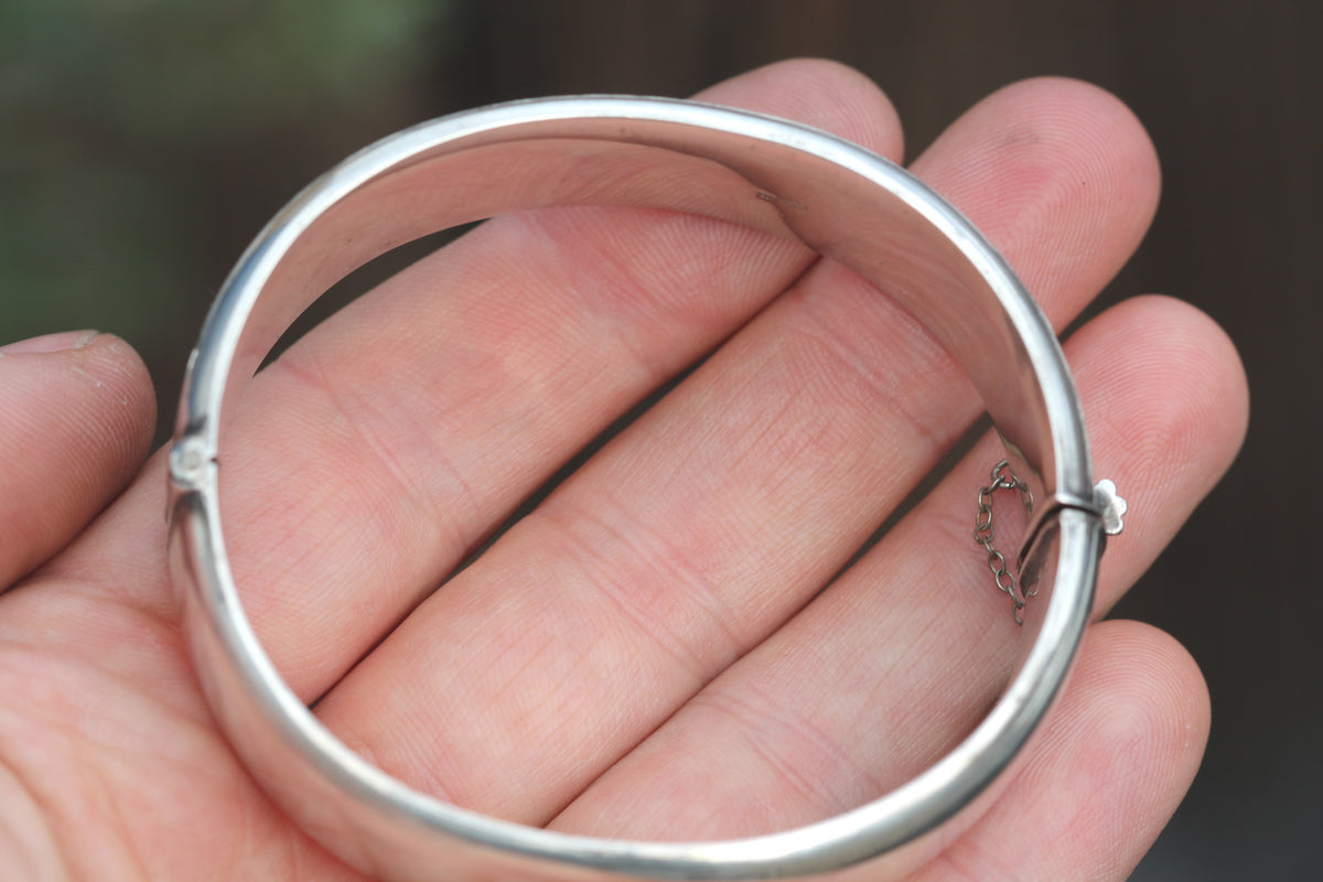 Vintage Sterling Silver Engraved Hinged Bangle | 1986 — view 15