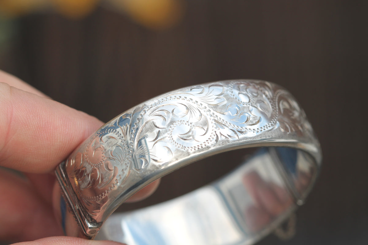 Vintage Sterling Silver Engraved Hinged Bangle | 1986 — view 9