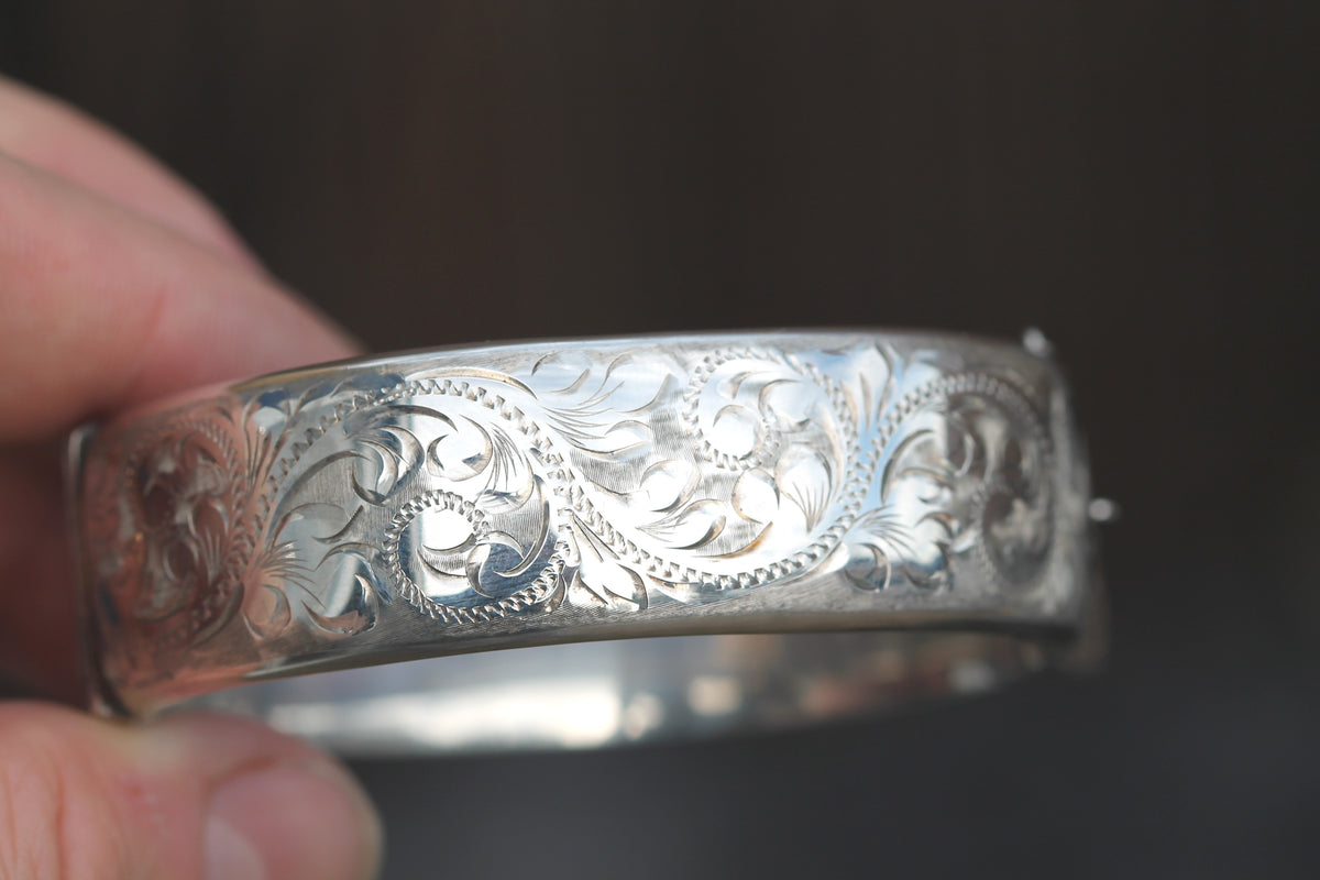 Vintage Sterling Silver Engraved Hinged Bangle | 1986 — view 8