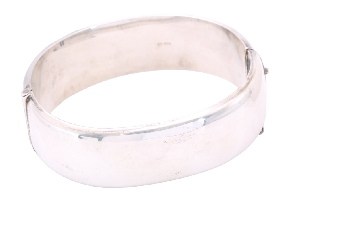 Vintage Sterling Silver Engraved Hinged Bangle | 1986 — view 4