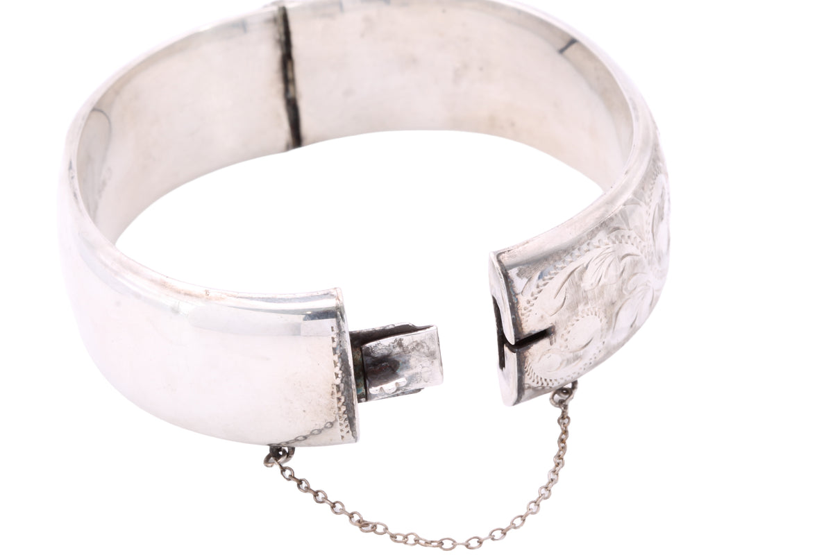 Vintage Sterling Silver Engraved Hinged Bangle | 1986 — view 16