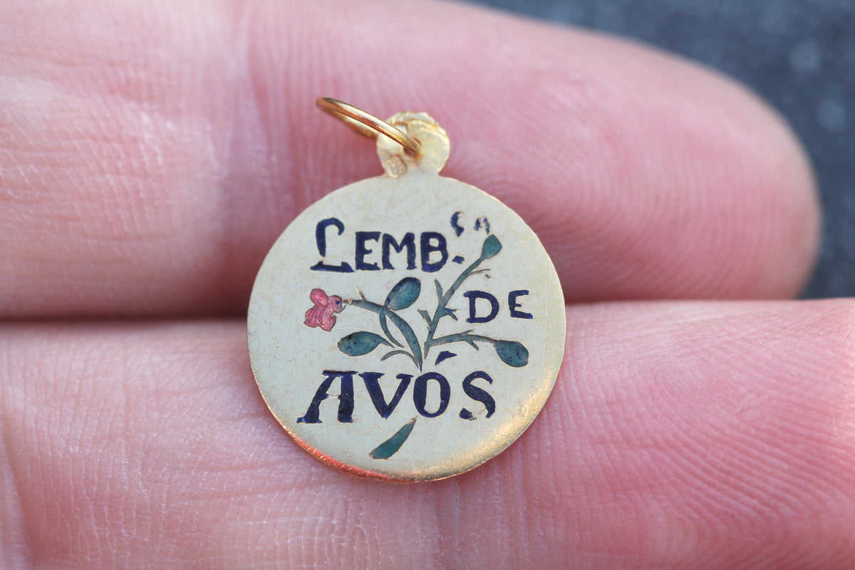 Vintage Portuguese 19ct Gold “Lembrança de Avós” Enamel Charm — view 4