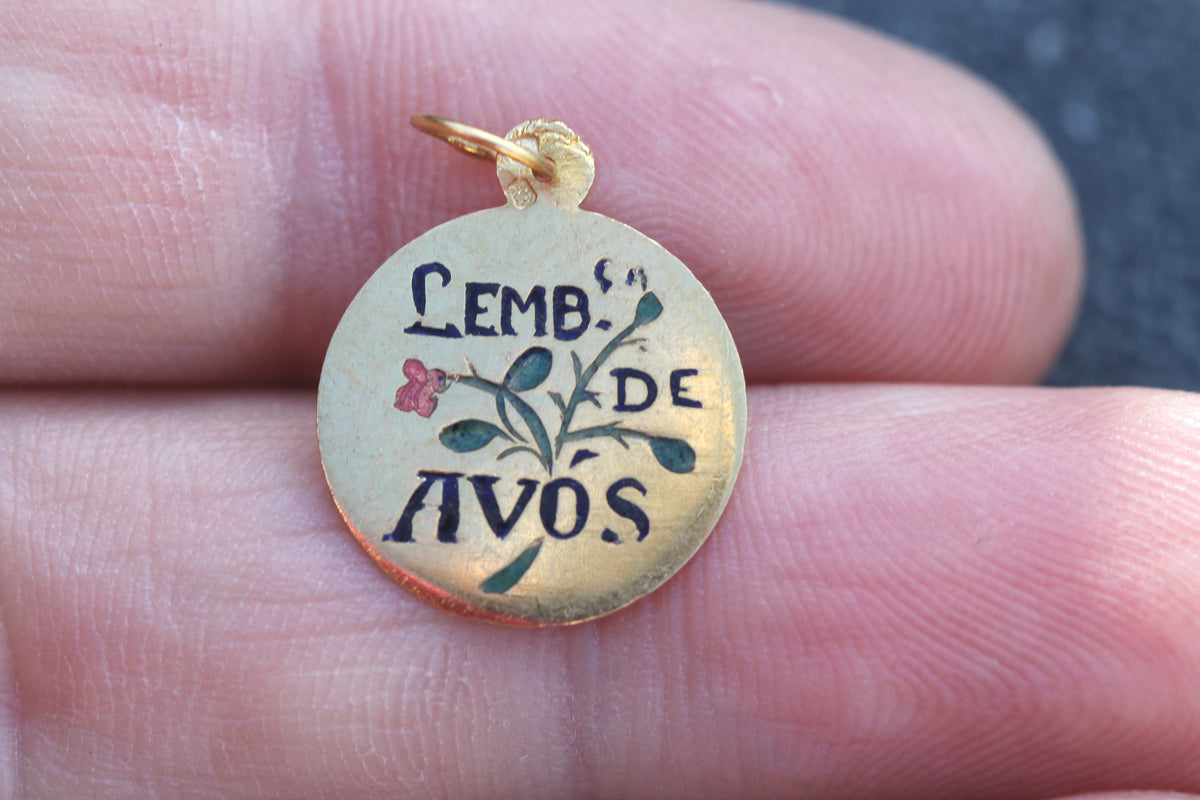 Vintage Portuguese 19ct Gold “Lembrança de Avós” Enamel Charm — view 7