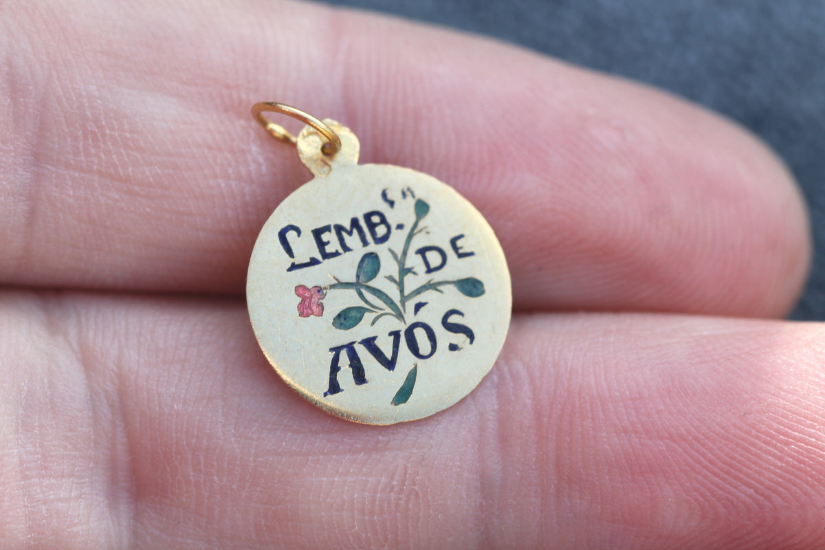 Vintage Portuguese 19ct Gold “Lembrança de Avós” Enamel Charm — view 8