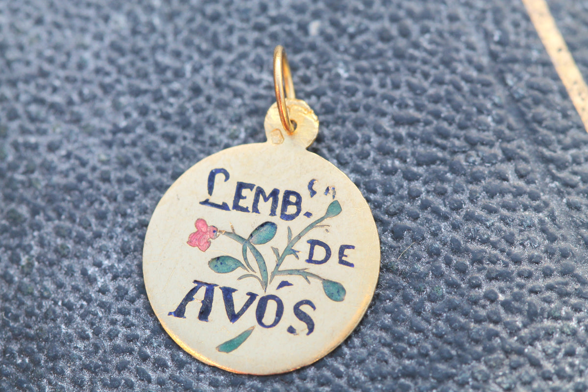 Vintage Portuguese 19ct Gold “Lembrança de Avós” Enamel Charm — view 10