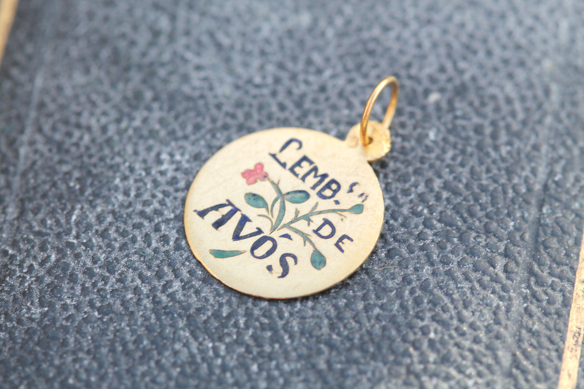 Vintage Portuguese 19ct Gold “Lembrança de Avós” Enamel Charm — view 11