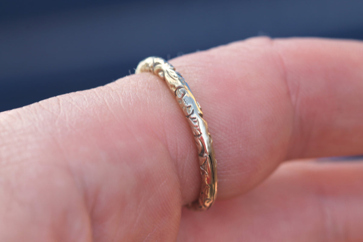 Antique Georgian 15ct Gold Chased Large Split Ring c.1820-1830 | 24.5mm — view 6