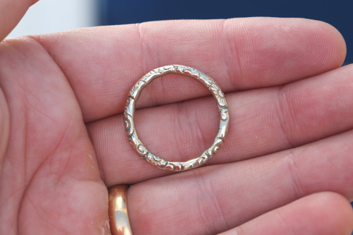 Antique Georgian 15ct Gold Chased Large Split Ring c.1820-1830 | 24.5mm — view 8