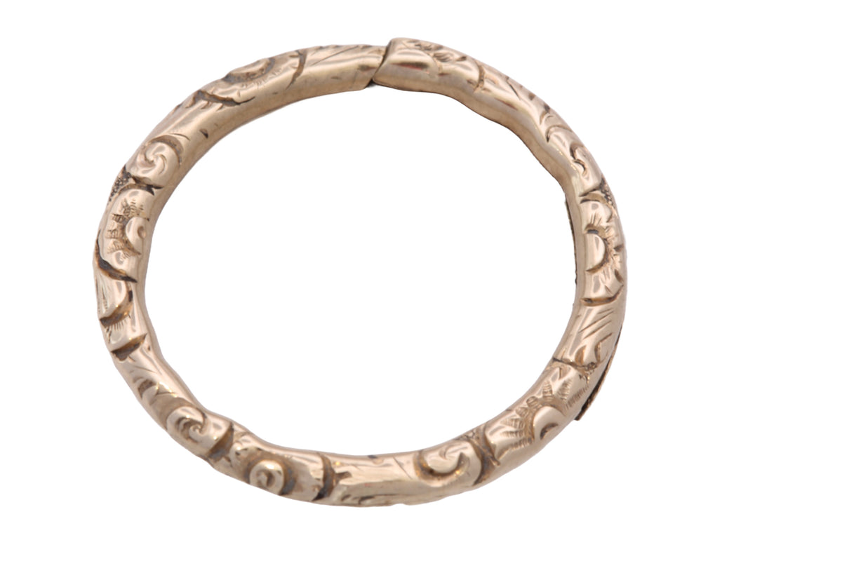 Antique 15ct gold Georgian split ring showing engraved foliate design
