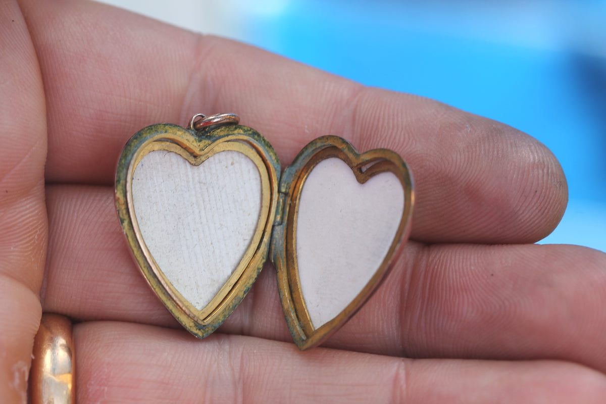 Antique Victorian 9ct Rose Gold Back & Front Engraved Heart Locket — view 12