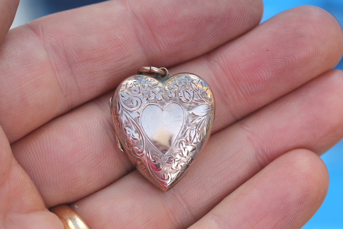 Antique Victorian 9ct Rose Gold Back & Front Engraved Heart Locket — view 5