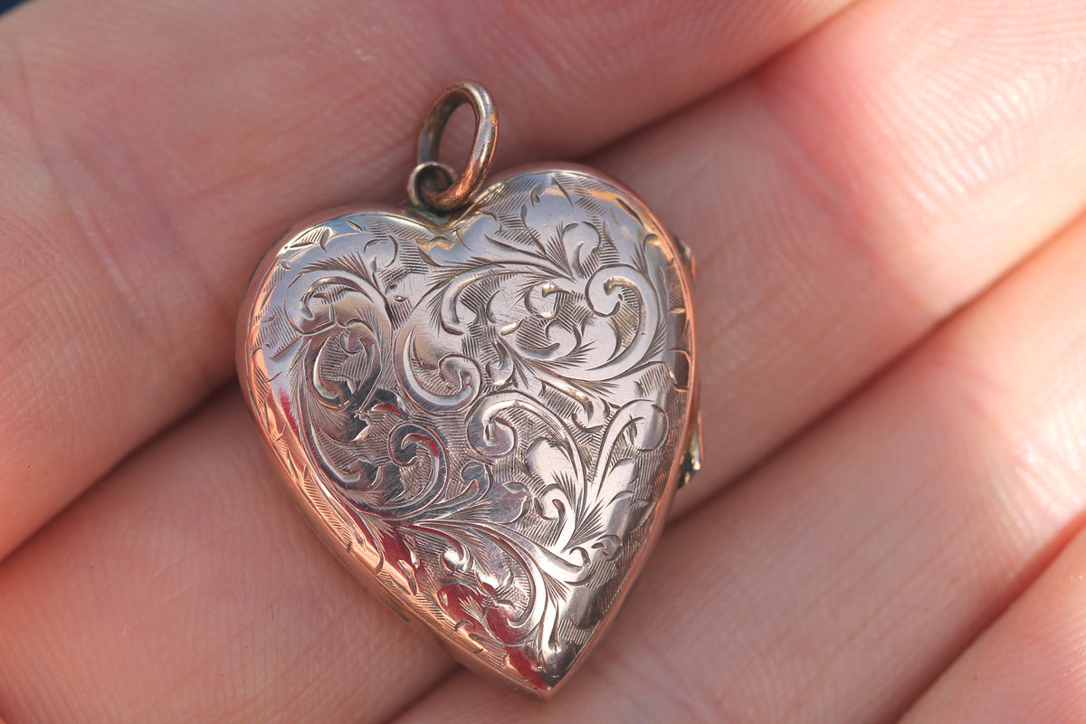 Antique Victorian 9ct Rose Gold Back & Front Engraved Heart Locket — view 8