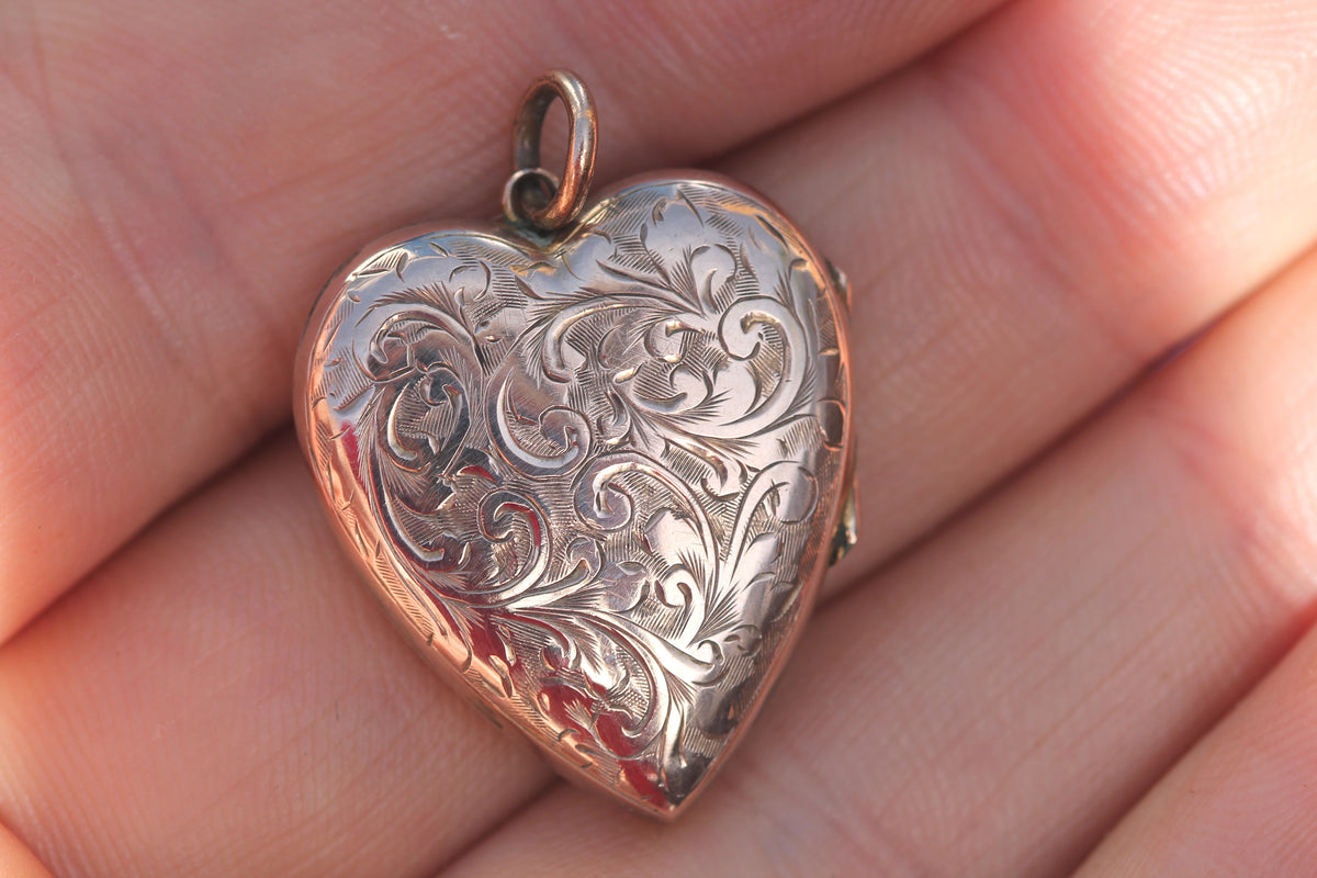 Antique Victorian 9ct Rose Gold Back & Front Engraved Heart Locket — view 9