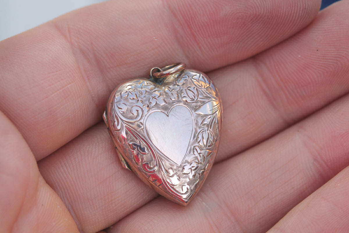 Antique Victorian 9ct Rose Gold Back & Front Engraved Heart Locket — view 13