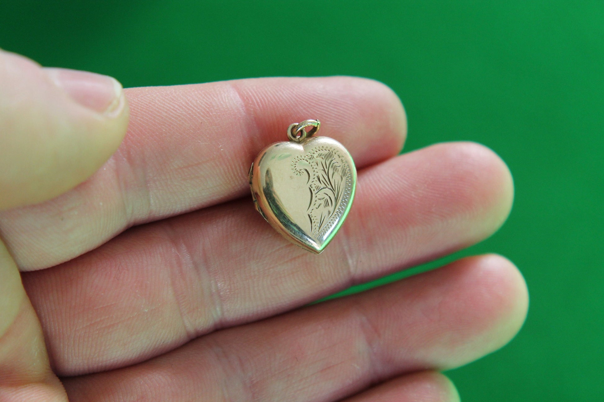 Art-Deco-9ct-Gold-Back-&-Front-Heart-Locket