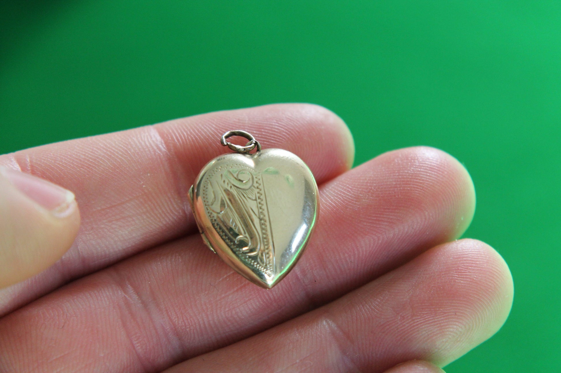 9ct-Gold-Art-Deco-Heart-Locket