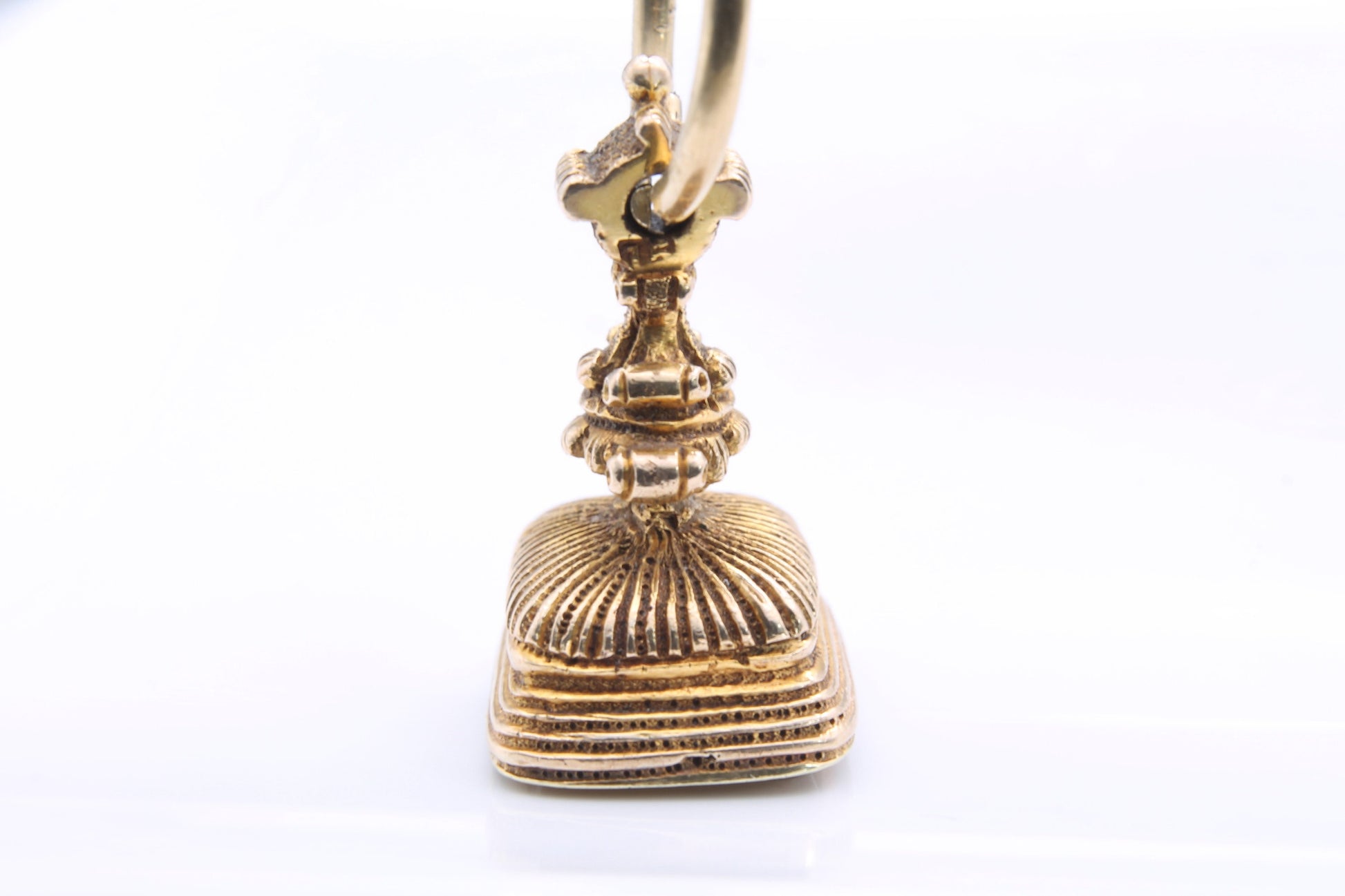 Antique-Georgian-15ct-Solid-Gold-Carnelian-Seal-Pendant