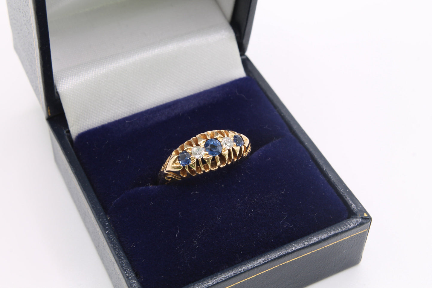 Antique-Edwardian-Diamond-and-Sapphire-18ct-Gold-Ring---1903