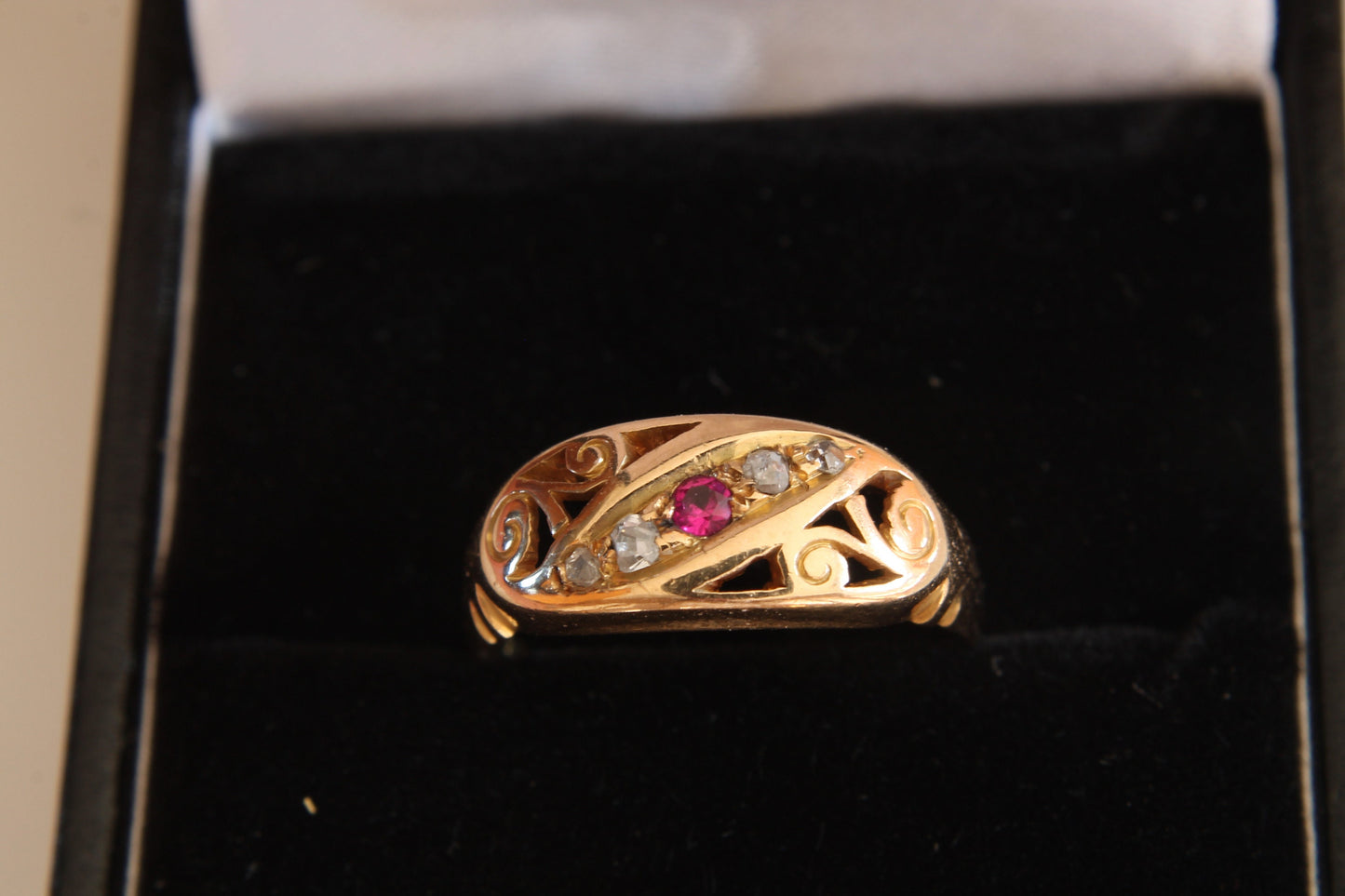 Antique 18ct Gold Diamond and Ruby Decorative Ring