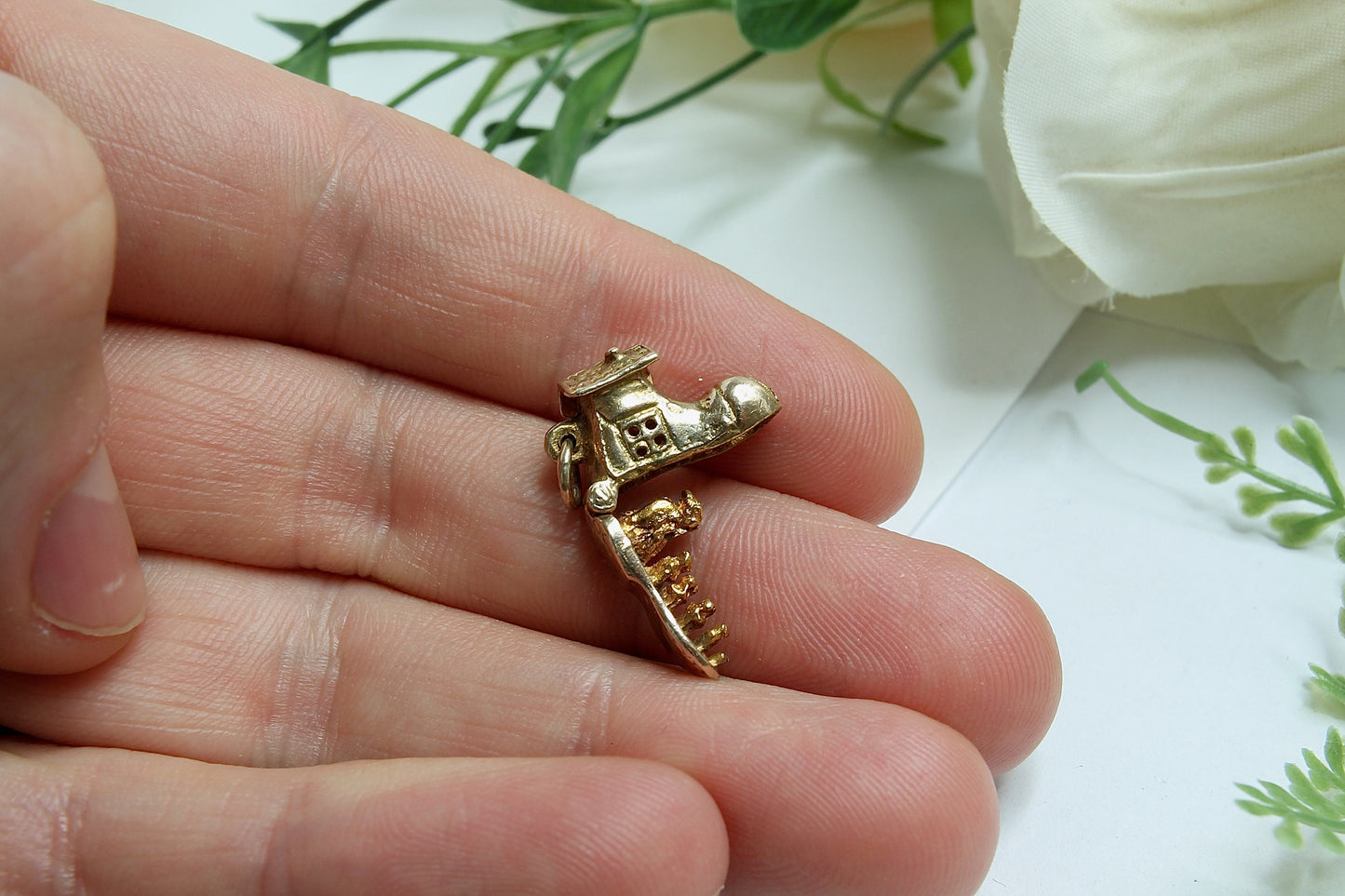 Vintage 9ct Gold "There was an old woman who lived in a shoe" Charm