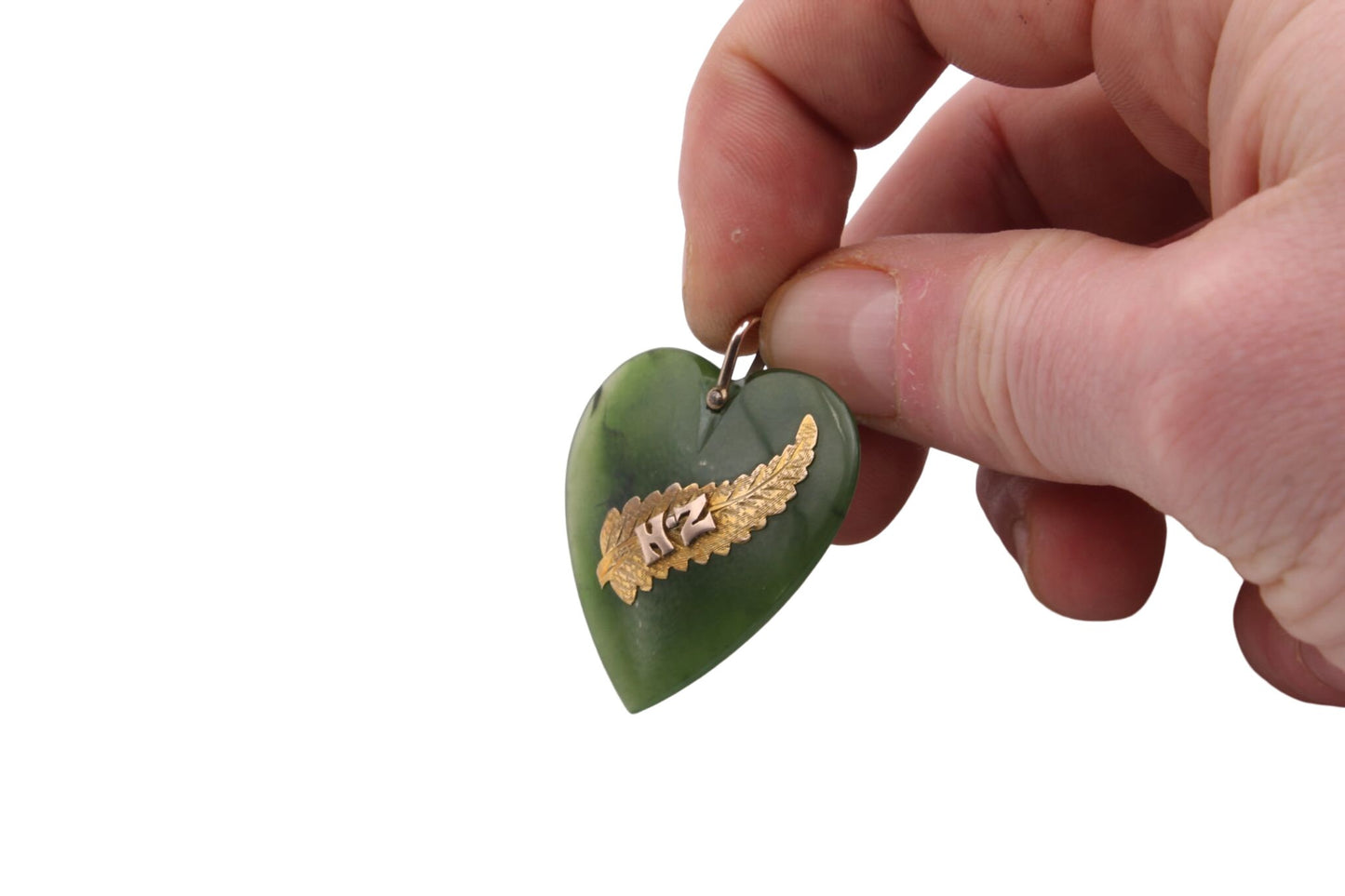 Large-Antique-9ct-Gold,-New-Zealand-Nephrite-Heart-Pendant