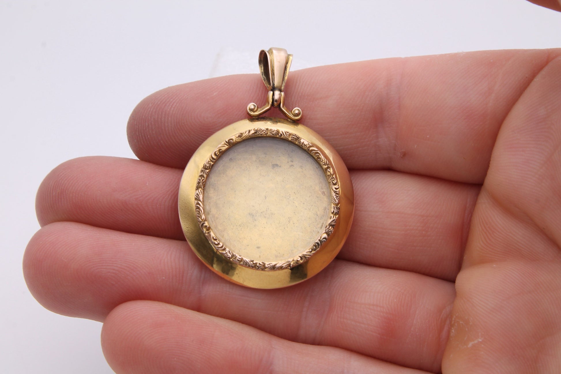 Antique-9ct-Gold-Pendant-Locket