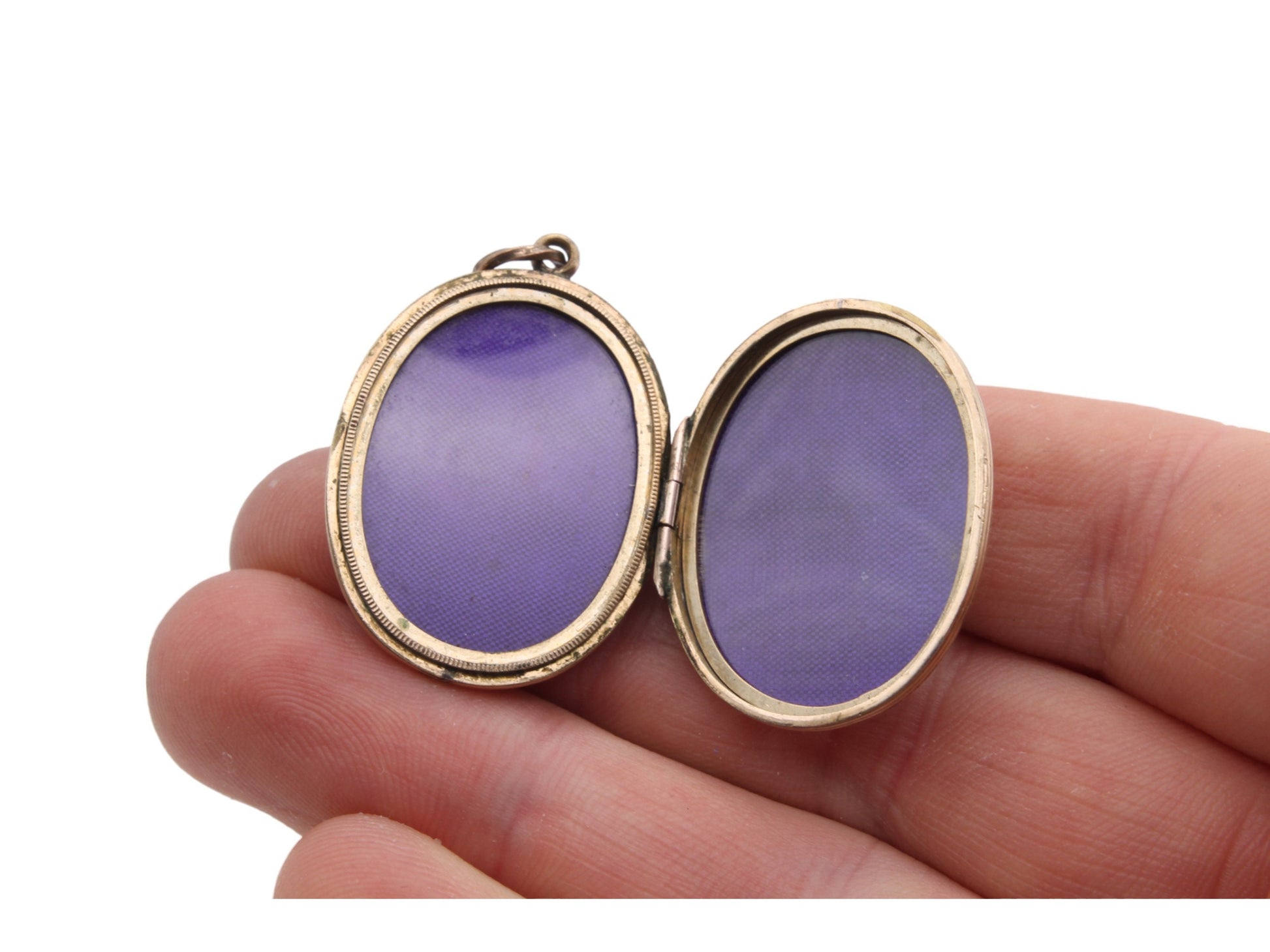 Antique-9ct-Gold-Black-Enamel-Forget-Me-Not-Locket-c.1860