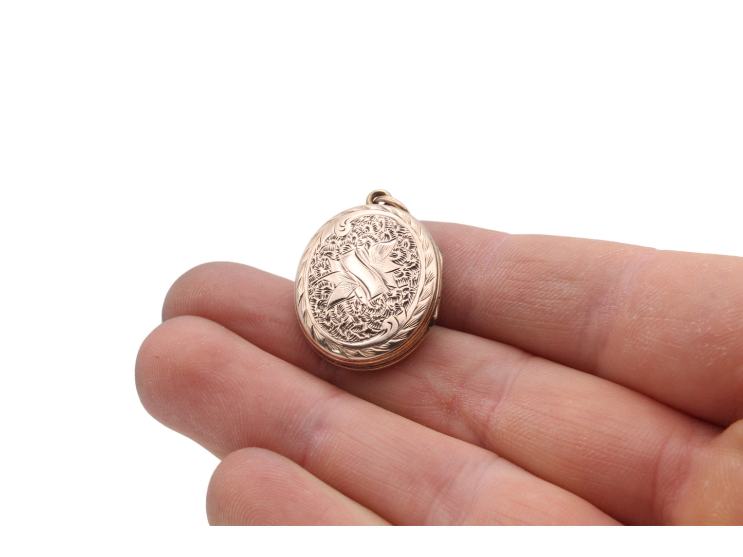 Antique-Victorian-9ct-Gold-Oval-Locket