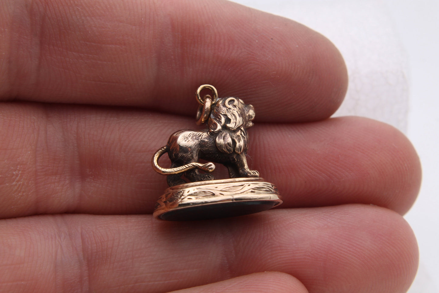 Antique 15ct Gold Lion Bloodstone Pendant