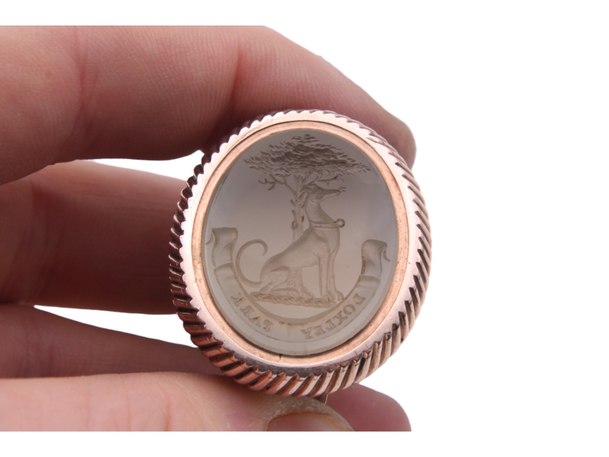 Antique-9ct-Gold-Intaglio-Greyhound-Dog-Crest-Pendant-Seal