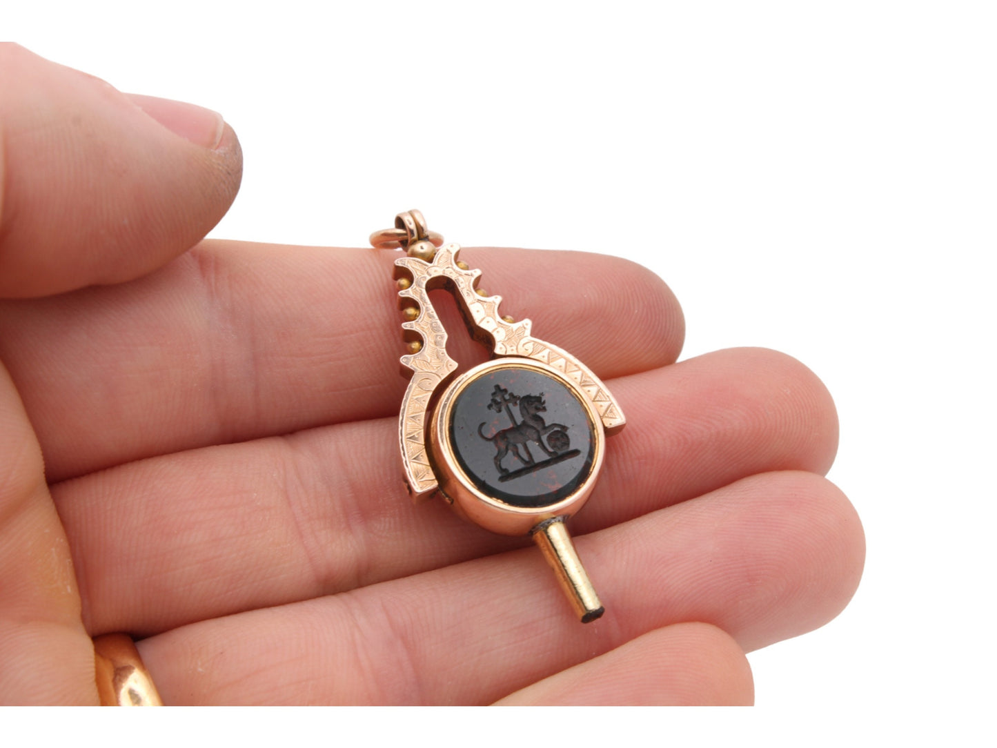 Antique-15ct-Gold-Bloodstone-Lion-Intaglio-Spinner-Watch-Key-Pendant