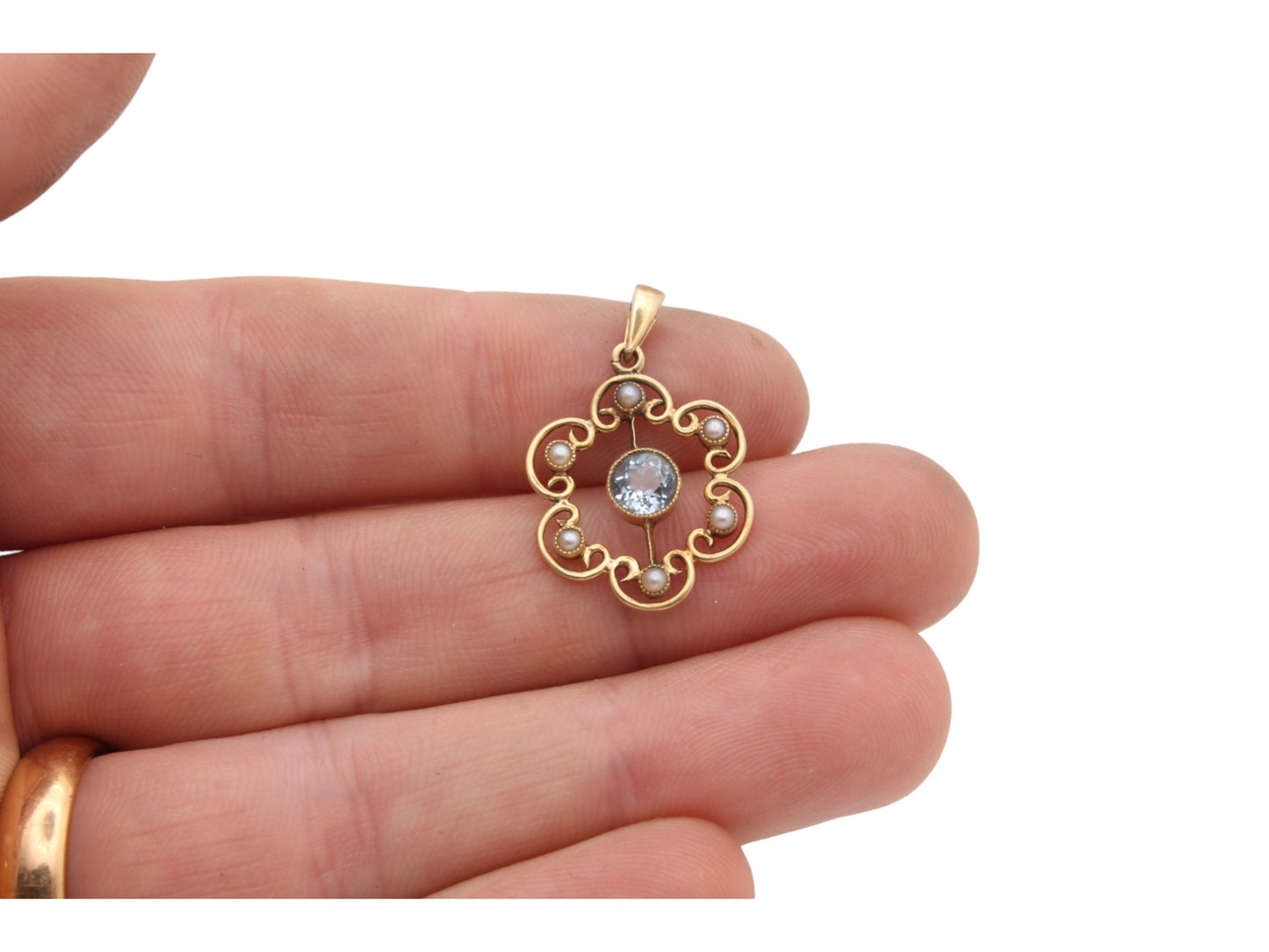 Antique-15ct-Gold-Aquamarine-&-Pearl-Pendant