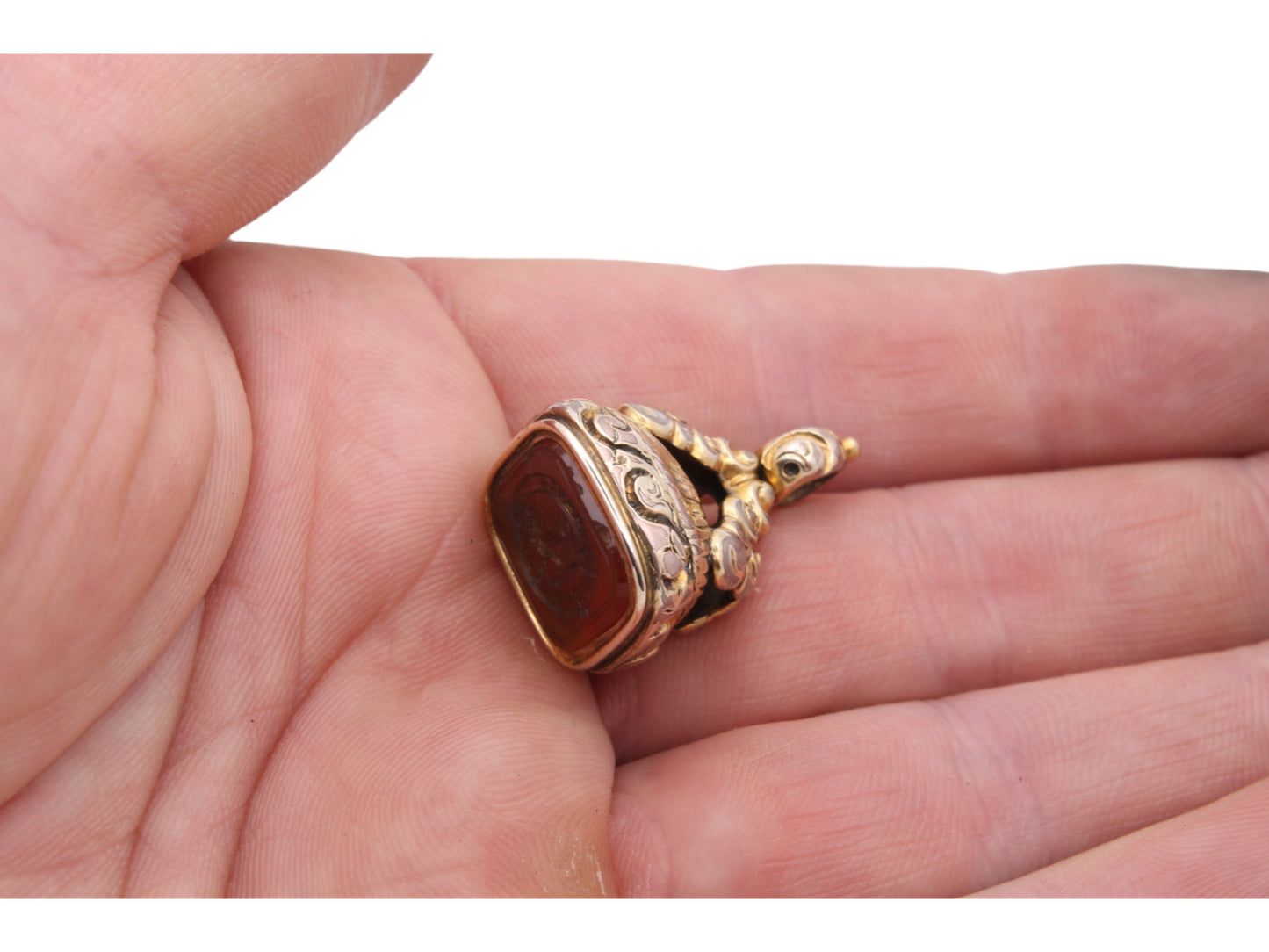 Antique 9ct Gold Cased Intaglio Lion Cherish Hope Crest Pendant