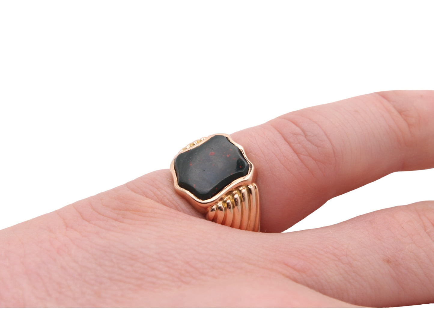 Antique 15ct Gold Shield Shaped Bloodstone Signet Ring