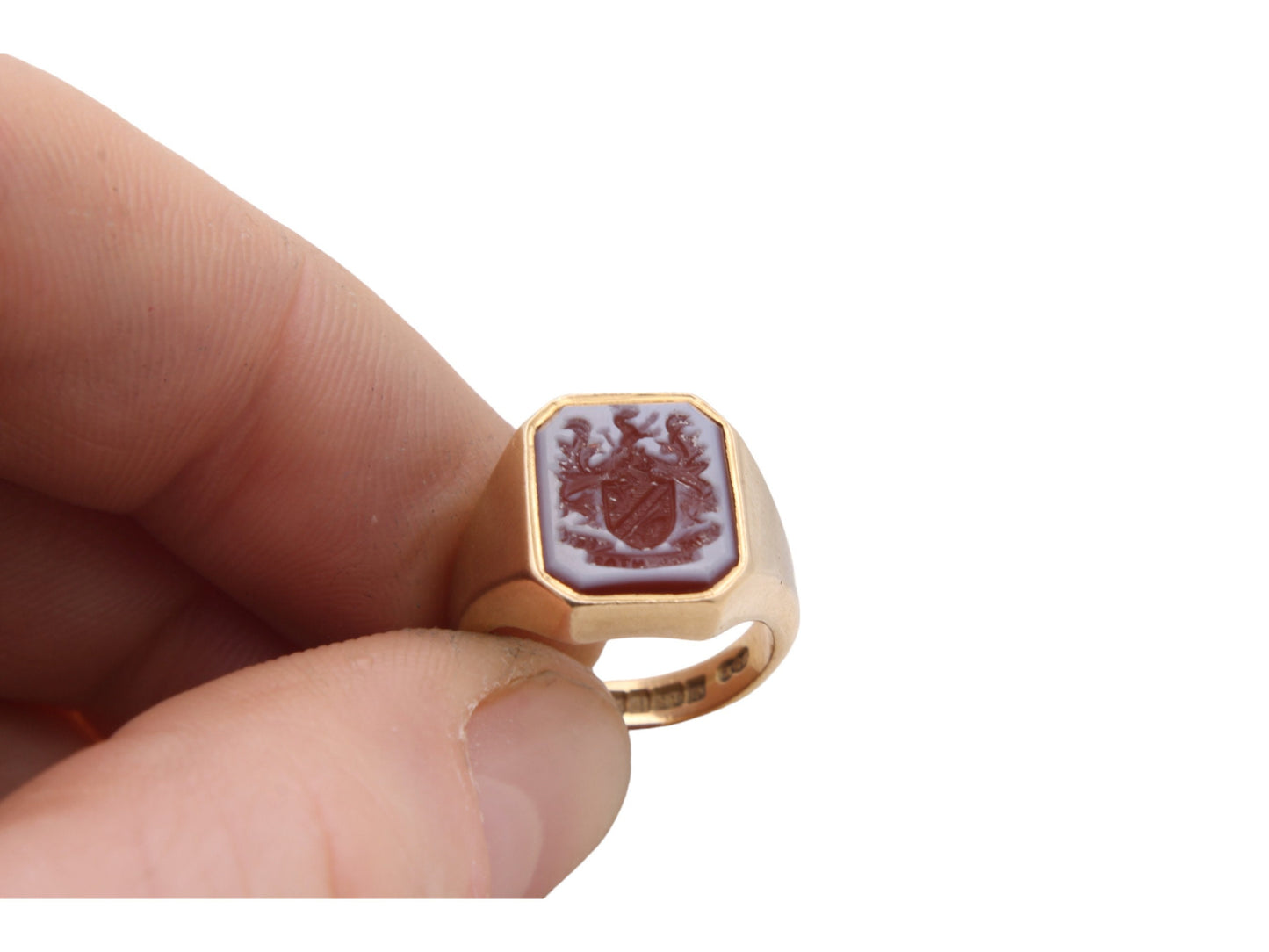 Vintage 18ct Gold Intaglio Lilac Agate Coat Of Arms Signet Ring