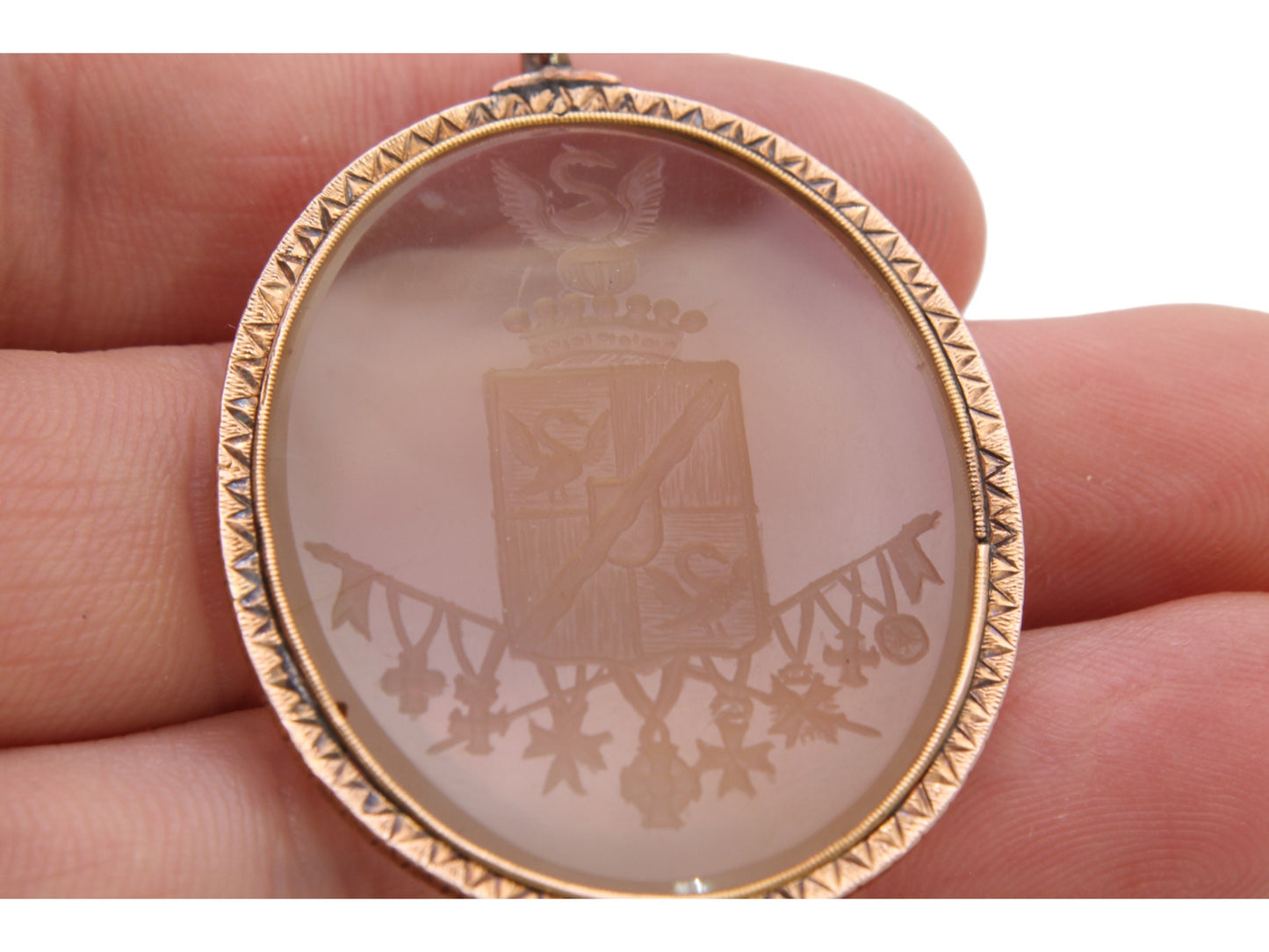 Antique 18ct Gold Swan Intaglio Crested Chalcedony Pendant