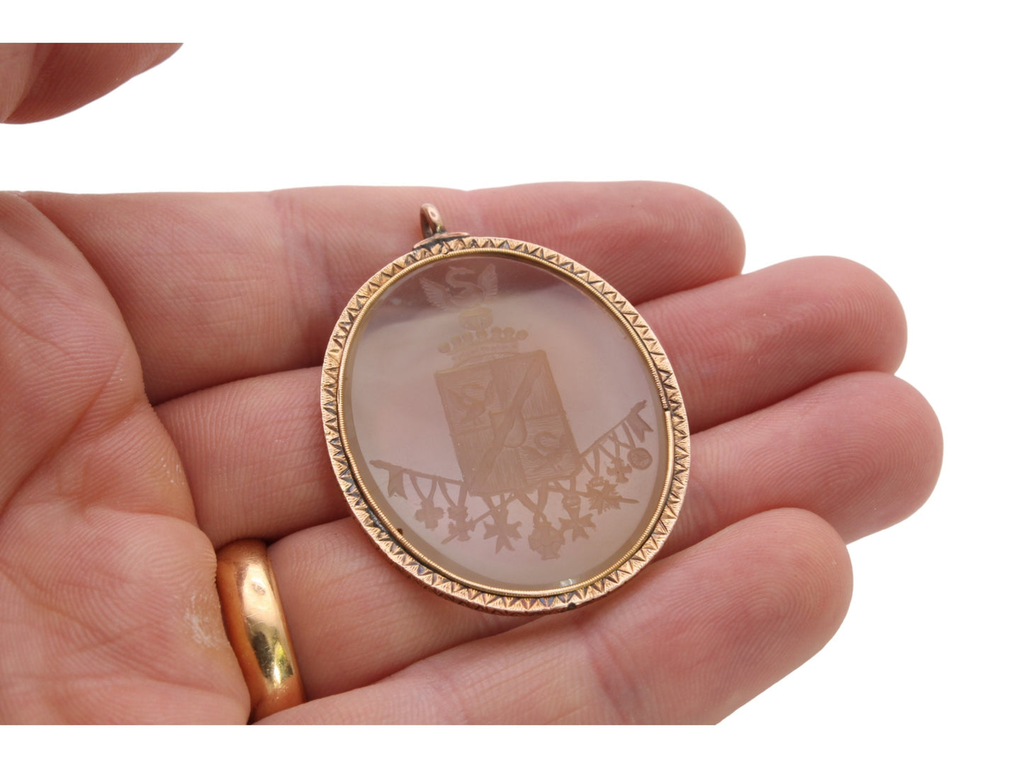 Antique 18ct Gold Swan Intaglio Crested Chalcedony Pendant