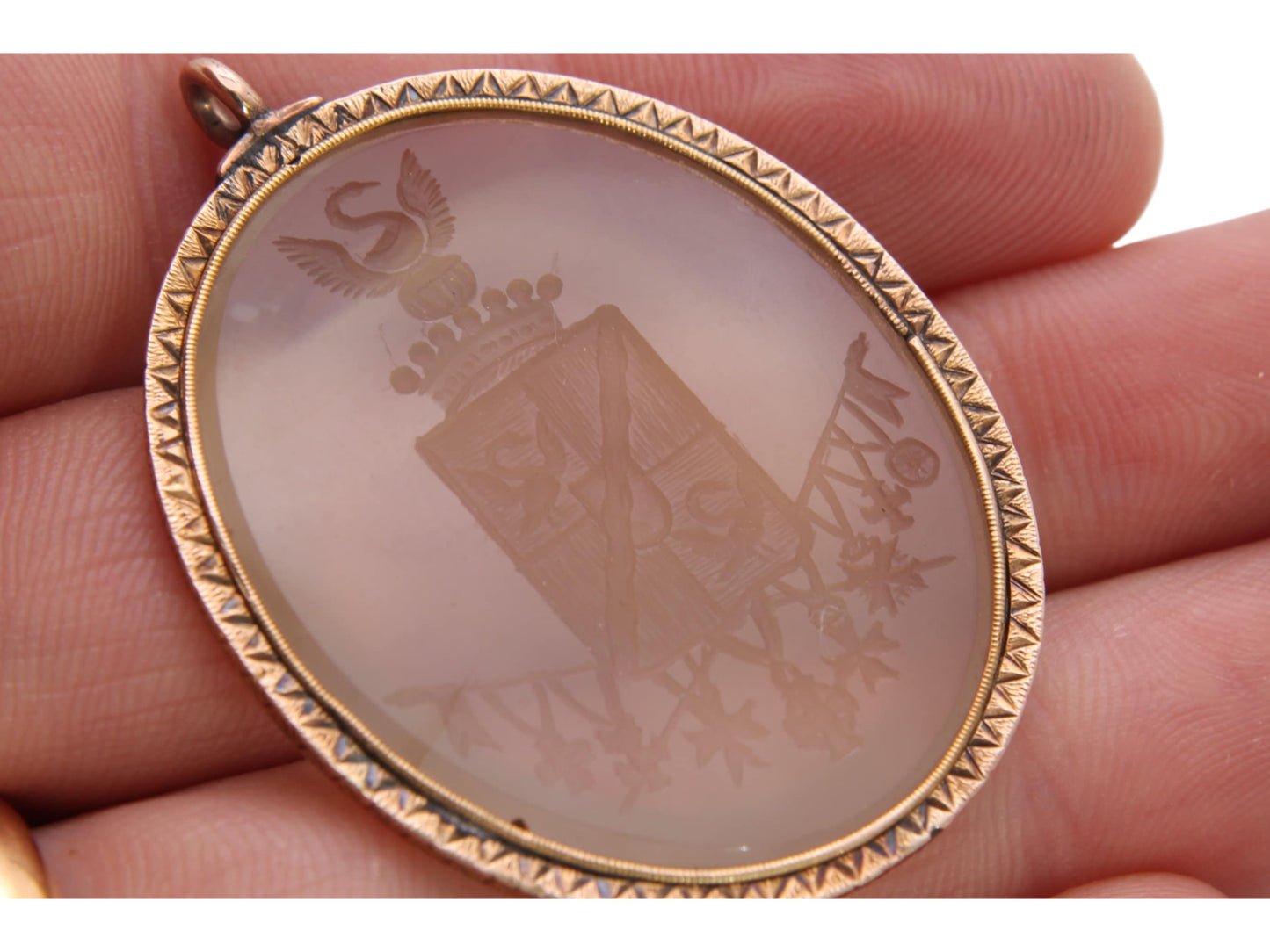 Antique 18ct Gold Swan Intaglio Crested Chalcedony Pendant
