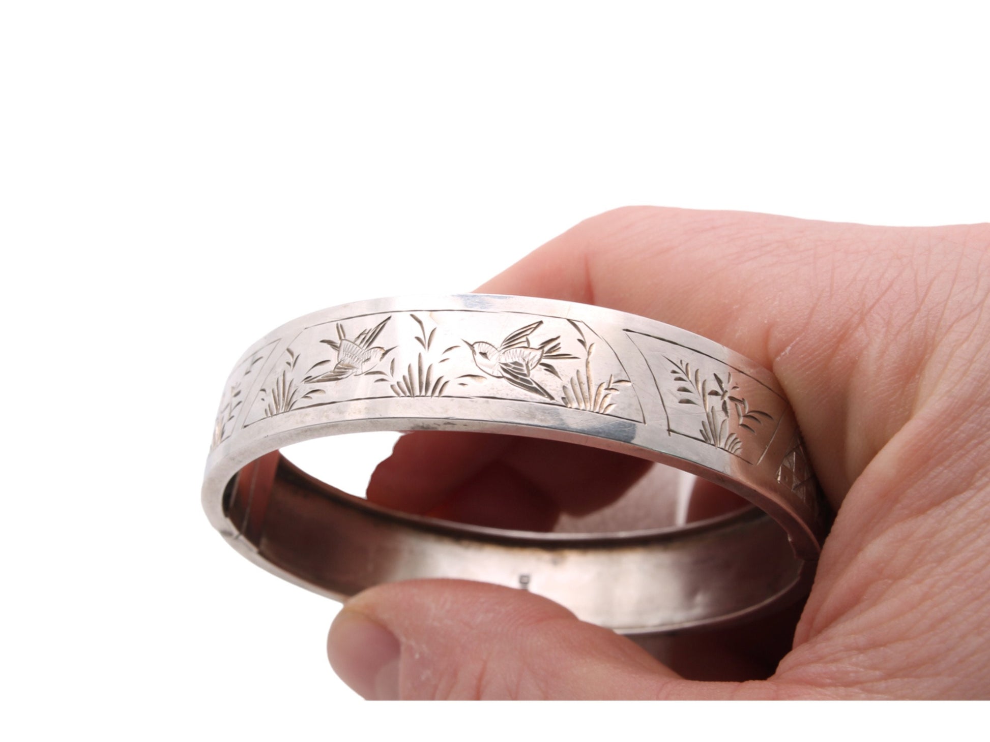 Antique-Victorian-Silver-Swallow-Bird-In-Flight-Bangle,-1885