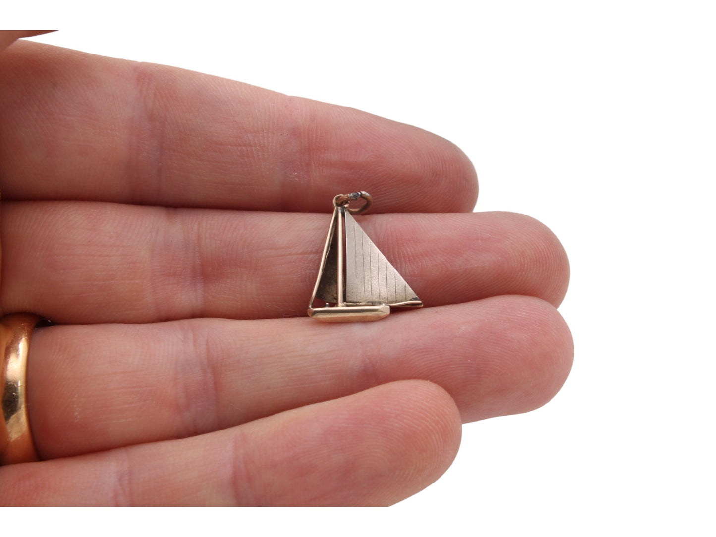 Antique-9ct-Gold-Sailing-Boat-Charm