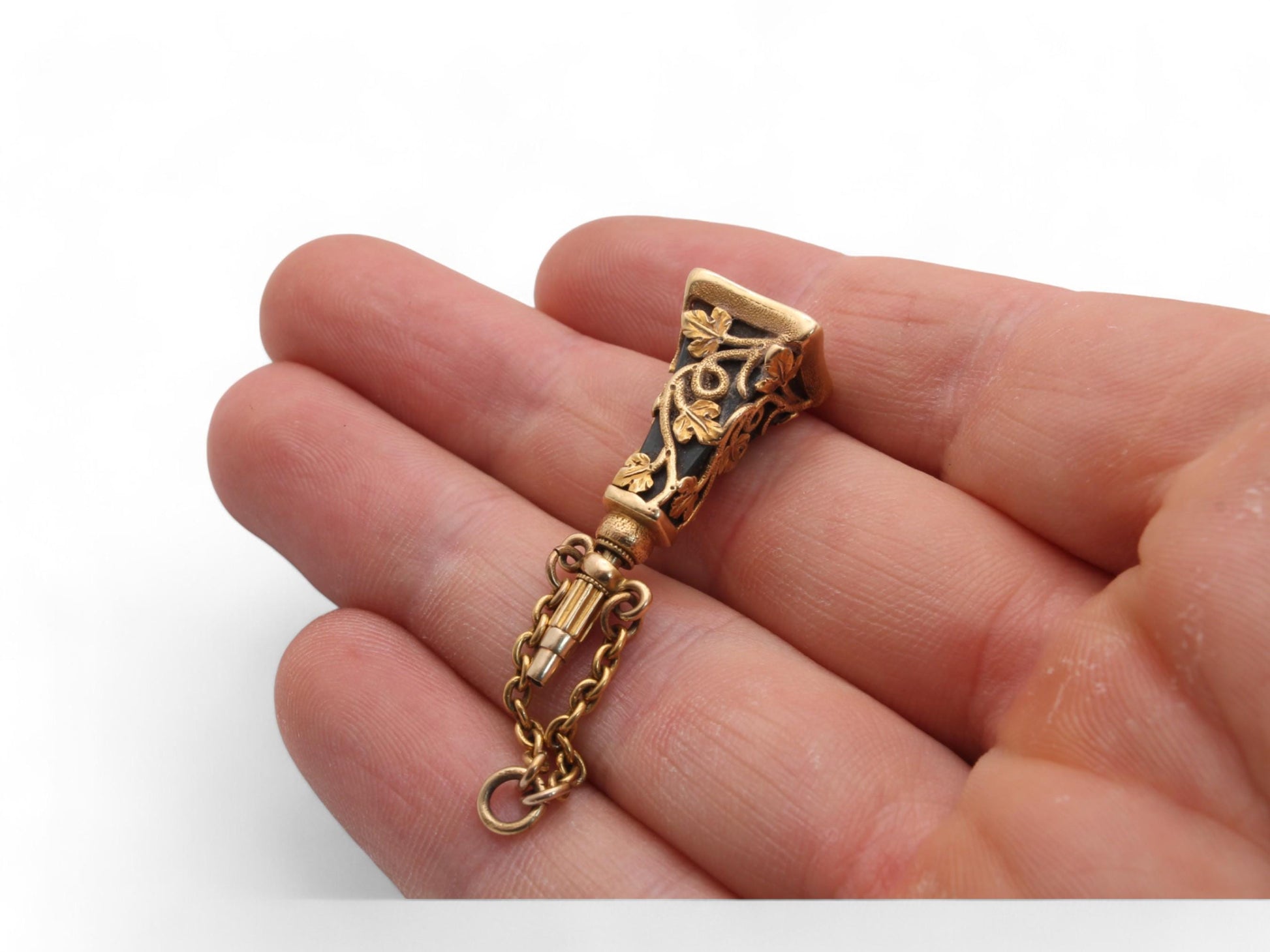 Antique-15ct-Gold-Ivy-Motif-Watch-Key-Pendant-With-Greyhound-Intaglio-Crest