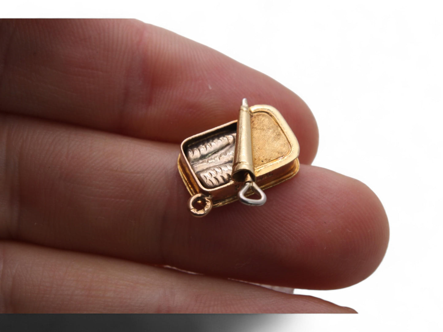 Vintage 19.2ct 800 Portuguese Gold Sardines Charm