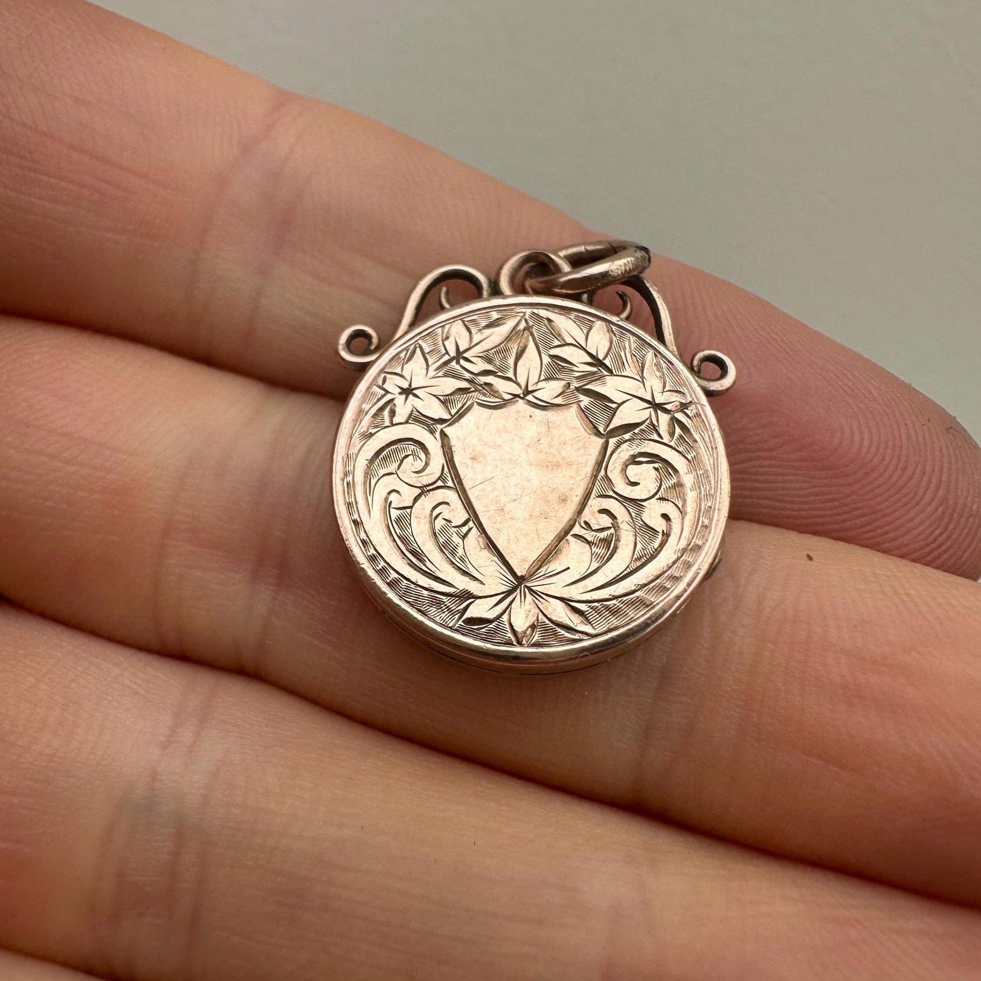 Antique-9ct-Gold-Chased-Locket