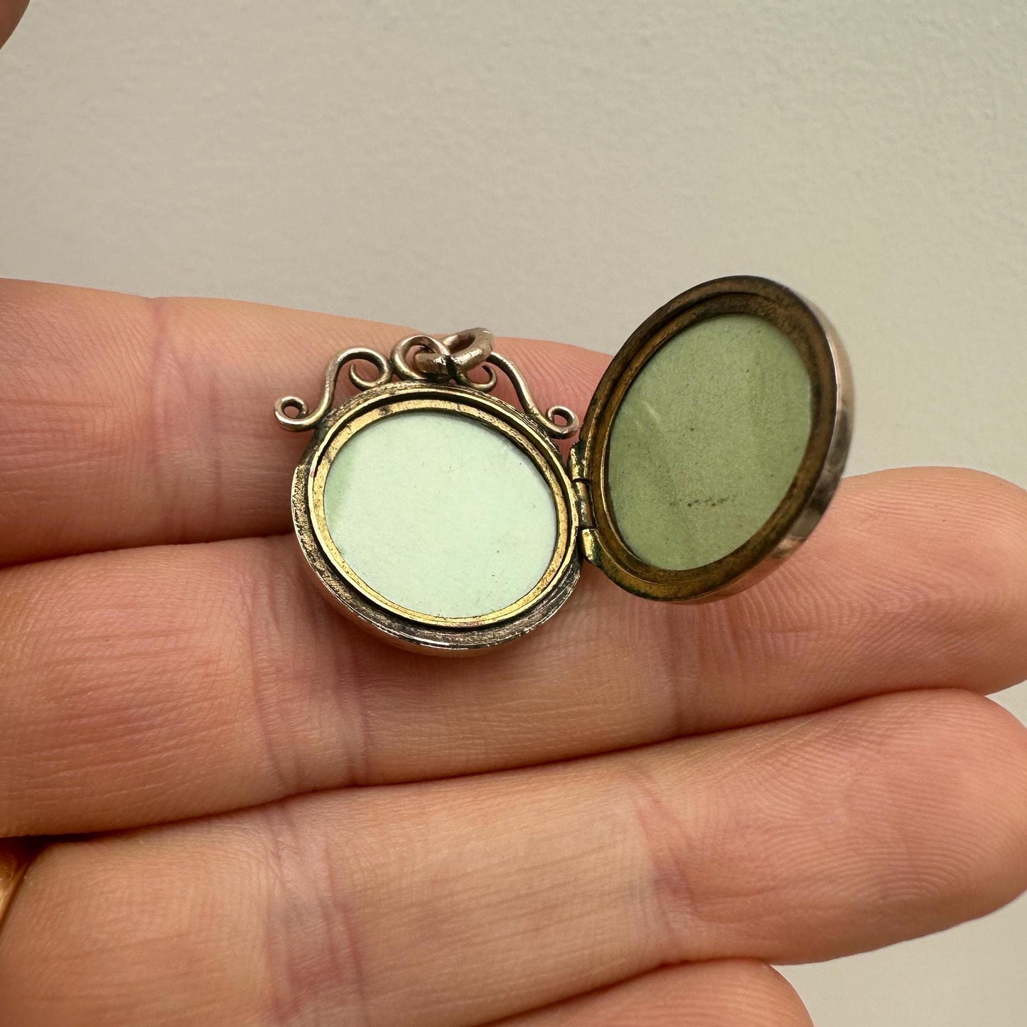Antique 9ct Gold Chased Locket
