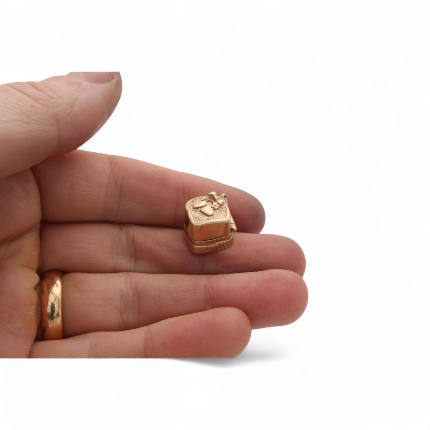 Vintage 9ct Gold Wedding/Engagement Ring Box Charm
