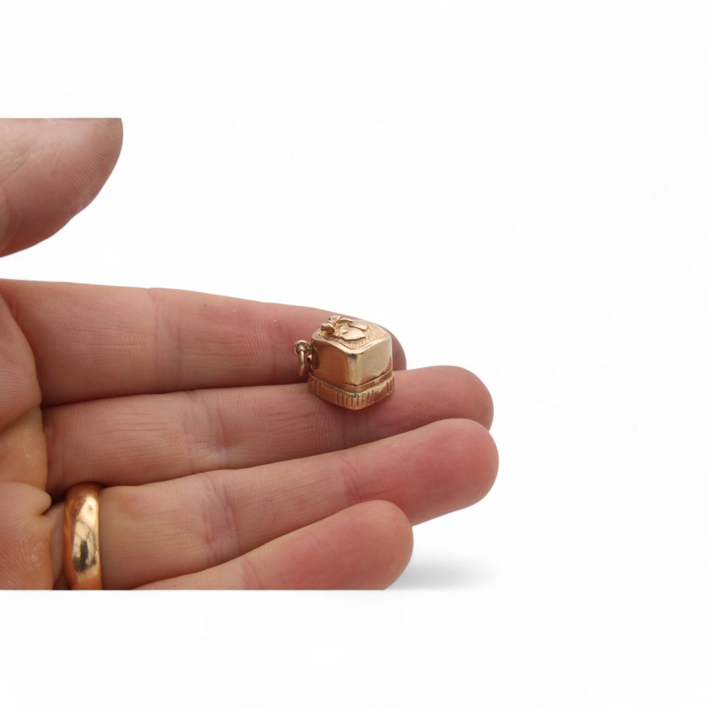 Vintage 9ct Gold Wedding/Engagement Ring Box Charm