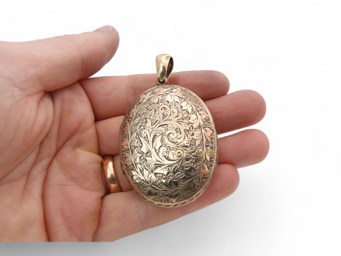 Antique Large Pinchbeck Intaglio Lion Crest Locket "Neither Rashly Nor Timidly"