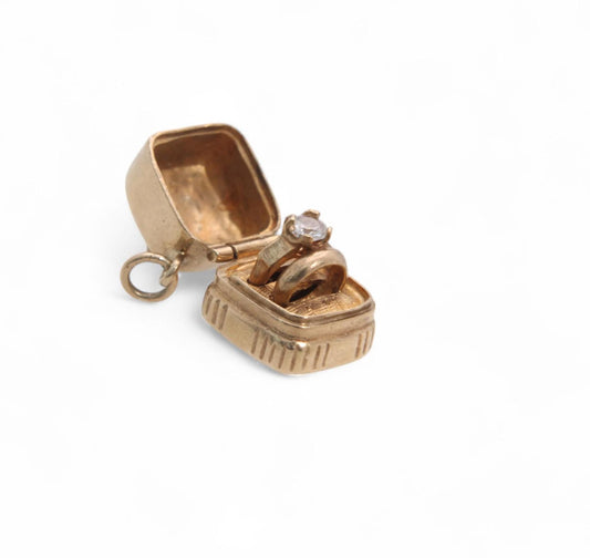 Vintage 9ct Gold Wedding/Engagement Ring Box Charm