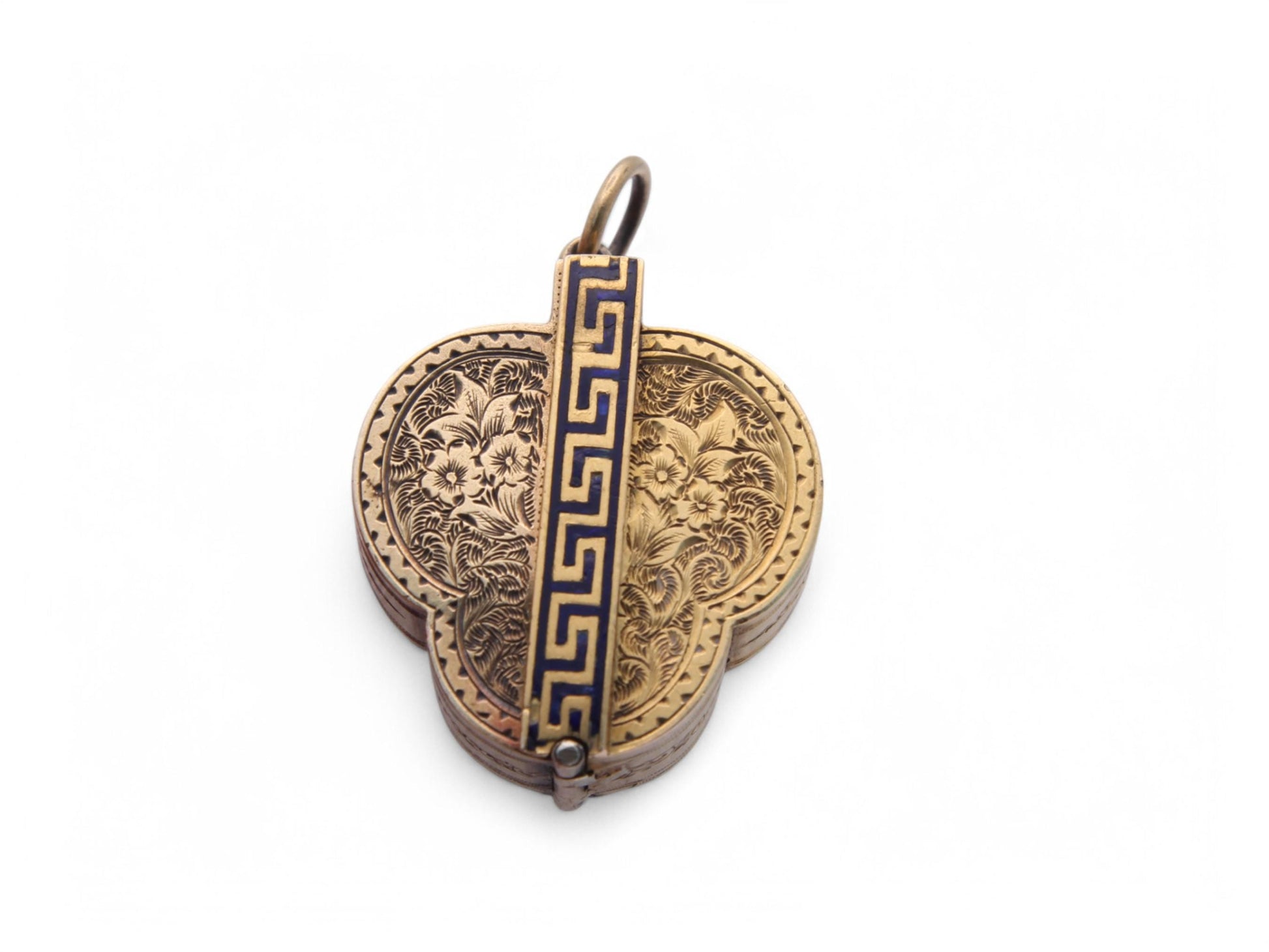 Antique-15ct-Gold-Chased-Spade-Pendant-With-Moving-Gambling-Dice